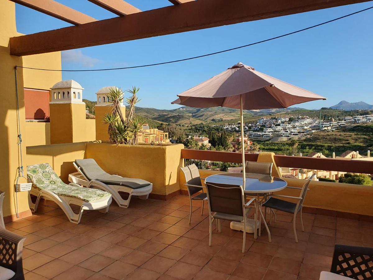 Seaview A Spectacular 3 Bed 3 Bathroom Penthouse Манилва Екстериор снимка