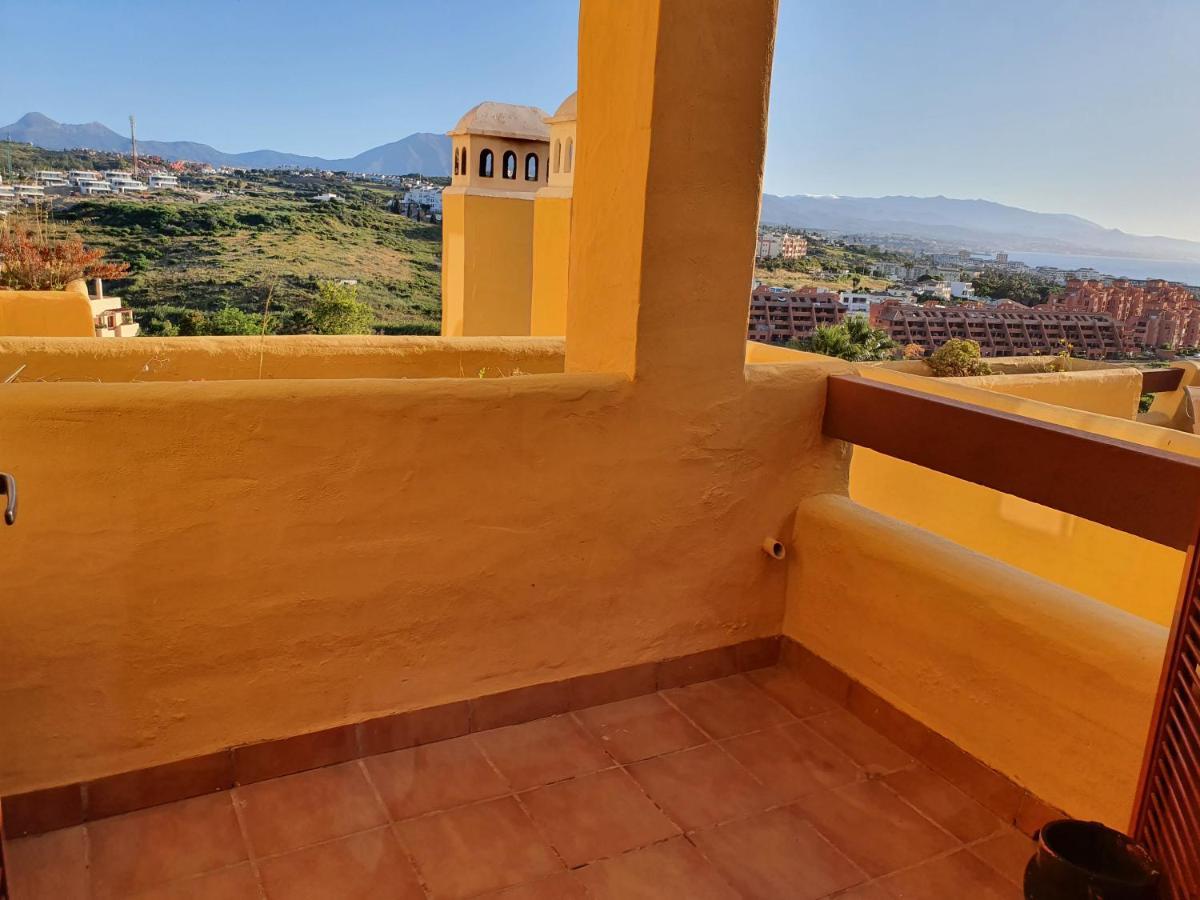 Seaview A Spectacular 3 Bed 3 Bathroom Penthouse Манилва Екстериор снимка
