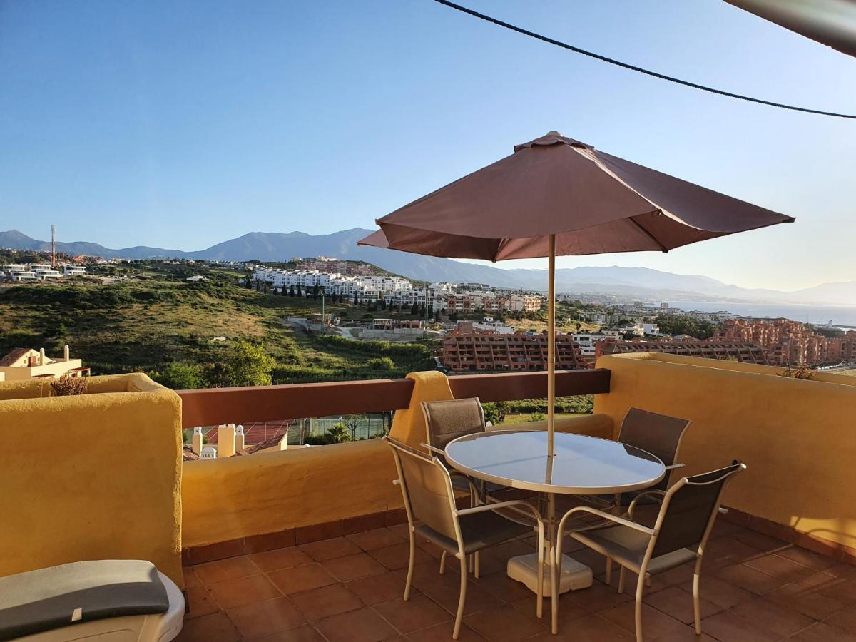 Seaview A Spectacular 3 Bed 3 Bathroom Penthouse Манилва Екстериор снимка