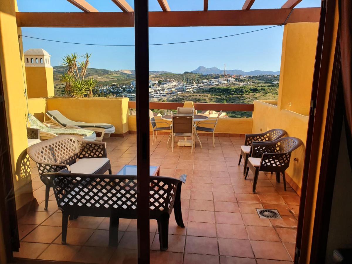 Seaview A Spectacular 3 Bed 3 Bathroom Penthouse Манилва Екстериор снимка