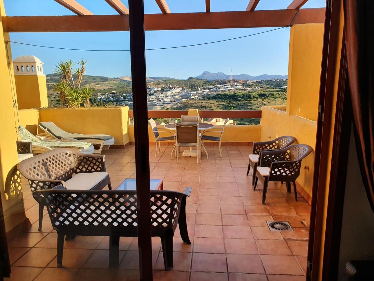 Seaview A Spectacular 3 Bed 3 Bathroom Penthouse Манилва Екстериор снимка