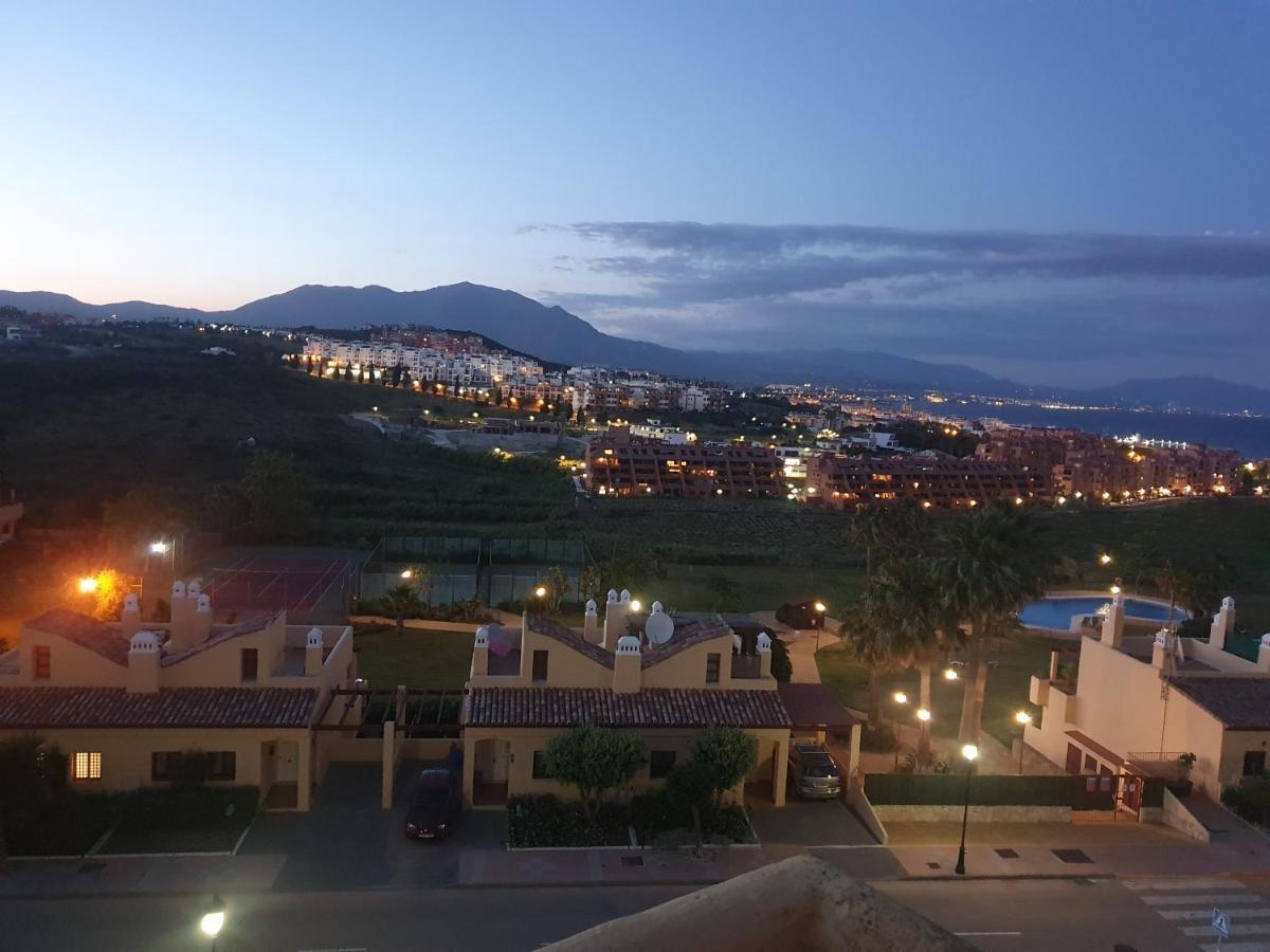 Seaview A Spectacular 3 Bed 3 Bathroom Penthouse Манилва Екстериор снимка