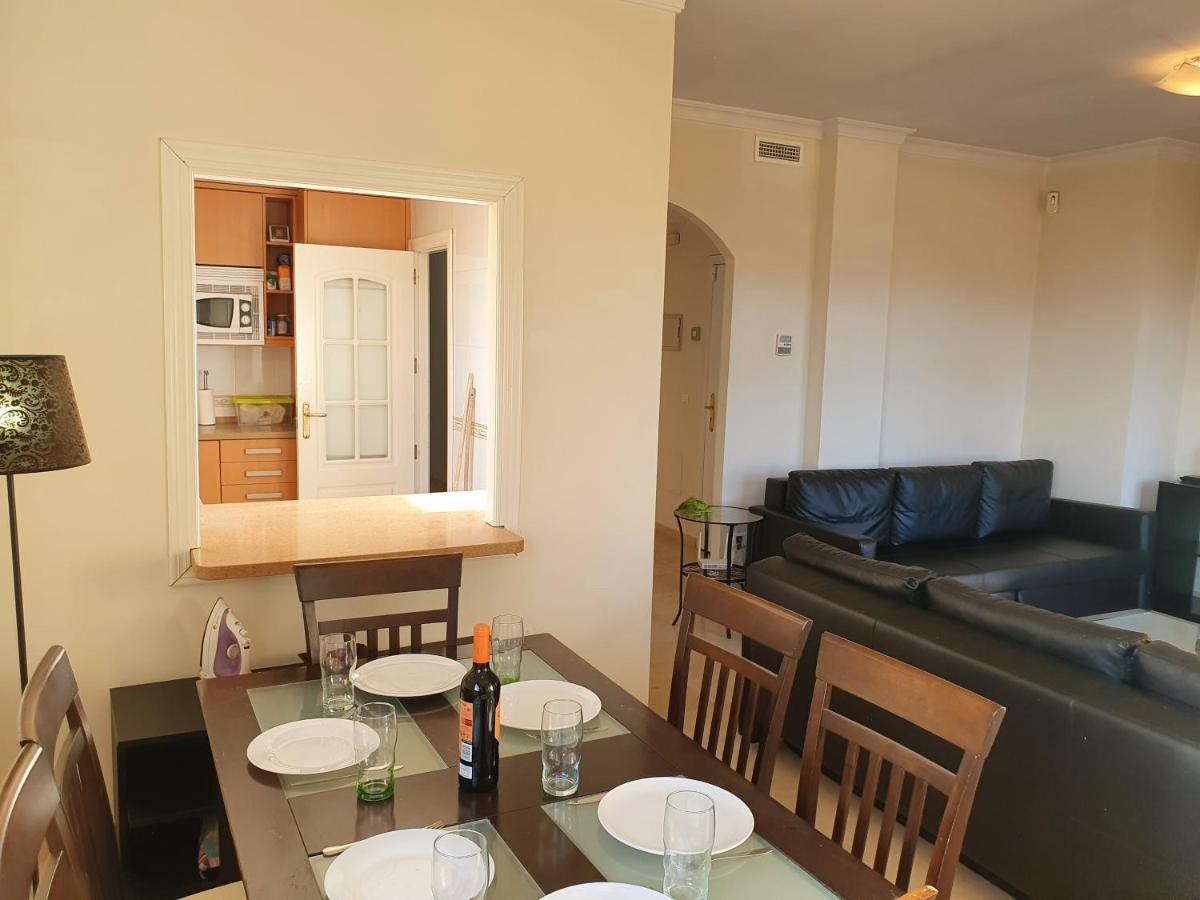 Seaview A Spectacular 3 Bed 3 Bathroom Penthouse Манилва Екстериор снимка